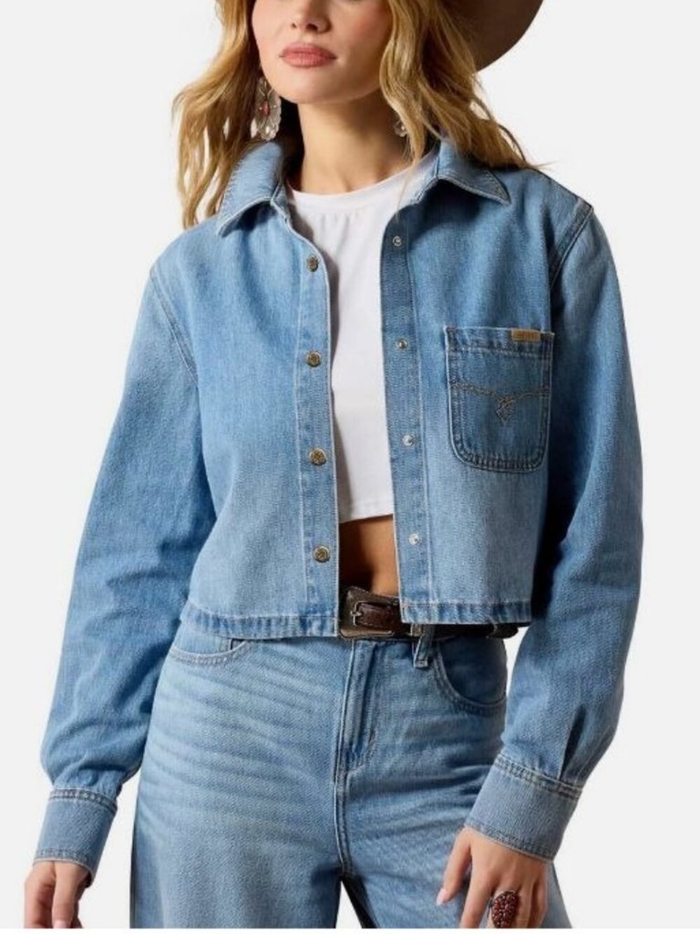 Ariat Women's Long Sleeve Cropped Comfort Denim Snap Shirt Alameda 10073013